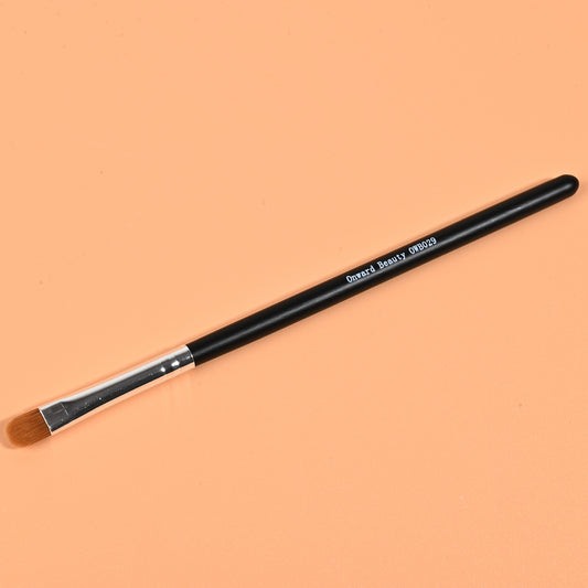 Pointed Packer Eyeshadow Brush